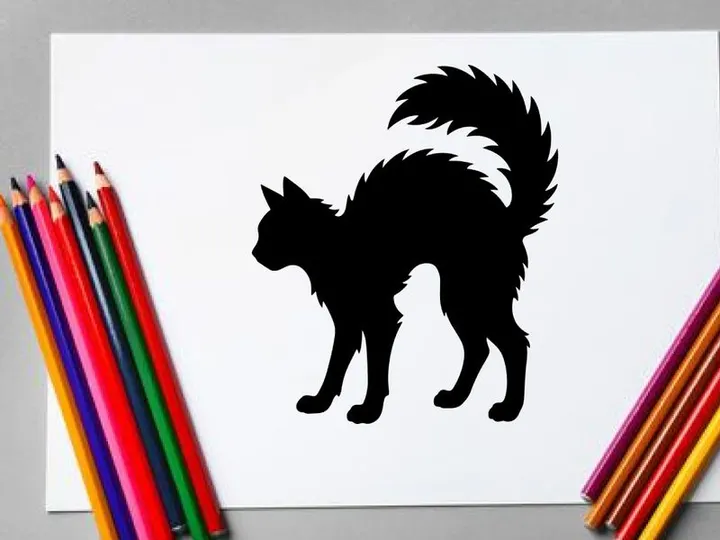 Silhouette eines neugierigen Katers mit flauschigem Schwanz auf weißem Hintergrund