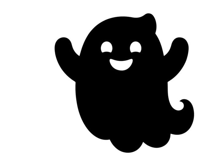 Süße schwarze Cartoon-Katzenfigur mit verspieltem Ausdruck