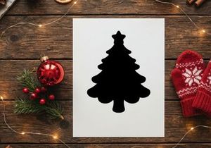 Silhouet hitam pohon Natal dengan hiasan puncak bintang di latar belakang putih