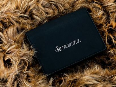 Jenaka | Monoline Script