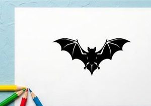Silhouette eines Fledermaus mit ausgebreiteten Flügeln in Schwarz auf weißem Hintergrund