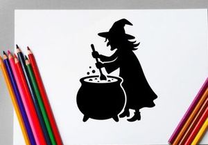 Silhouette einer Hexe, die in einer magischen Umgebung einen Kessel umrührt