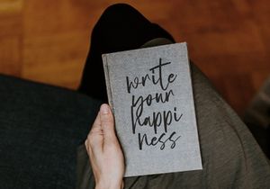 Angelwine - Handwritten Font