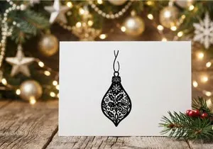 Hiasan Natal elegan dengan desain filigree hitam rumit