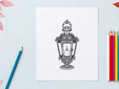 Farol vintage con trabajos en metal ornamentados y vela. Lámpara decorativa antigua con diseño de filigrana intrincada e iluminación cálida.