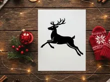 Silhueta preta de rena pulando isolada em fundo branco para design de Natal