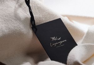 Single Whimney | Handwritten Script