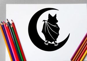 Ilustración de silueta estilizada de un gato negro con capa sentado en una luna creciente