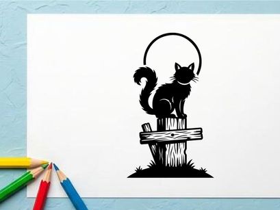 Silhouette eines schwarzen Katers, der auf einem Holzpfahl mit einem gebogenen Ast sitzt