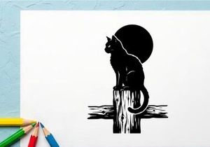 Silhueta de um Gato Sentado em um Poste de Madeira com Lua Cheia