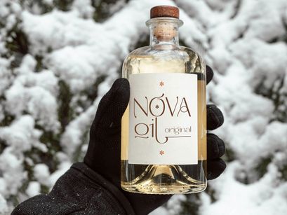 Roses Bolero Elegant Sans Serif