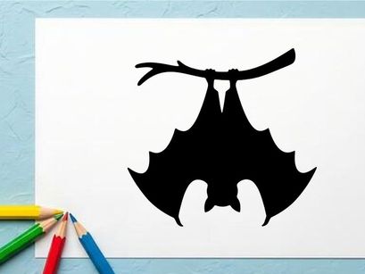 Silhouette eines Fledermaus mit ausgebreiteten Flügeln in Schwarz