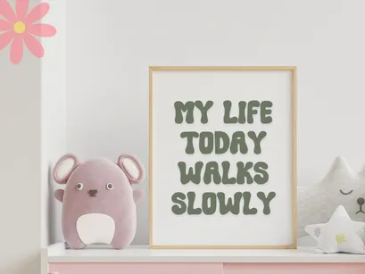 Molly Child - Retro Groovy Display Font