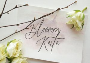 Flower Iceland Calligraphy Font