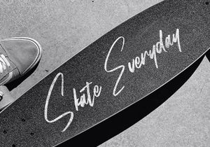 Falcon Harfing - Bold Script Font