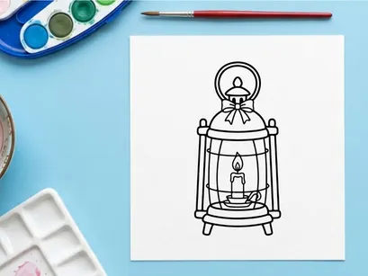 Lentera minyak klasik dengan nyala api. Lampu minyak logam antik untuk berkemah, penerangan darurat, atau dekorasi pedesaan.