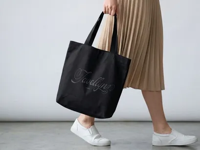 Pitholica Delicate | Classic Elegant Script