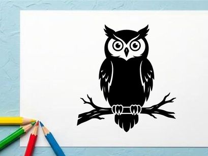 Ilustração estilizada em preto e branco de uma coruja em galho para design de natureza