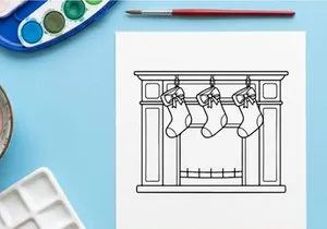 Mesa de jantar festiva vazia com decorações de feriado