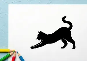 Silhouette Kucing Hitam yang Sedang Merenggangkan Badan di Latar Belakang Putih