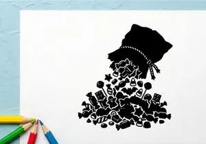 Silhouette de una mujer con sombrero grande y joyería, artístico en blanco y negro