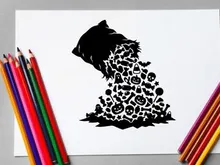 Schwarz-weißes abstraktes Illustration eines Falken mit verstreuten Symbolen