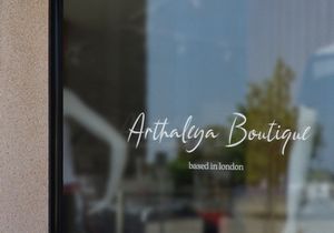 Single Whimney | Handwritten Script