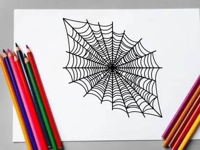 Nahaufnahme eines detaillierten Spinnennetzes mit Tautropfen im Morgenlicht
