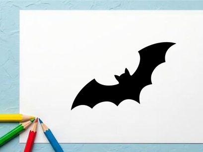 Silhouette eines fliegenden Fledermaus in Nachthimmel für Halloween oder Horror-Themen
