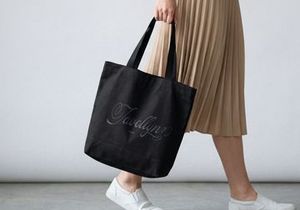 Pitholica Delicate | Classic Elegant Script