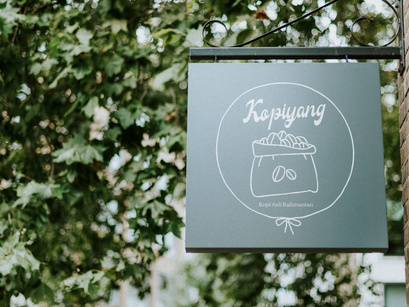 Qalliony | Vintage Script