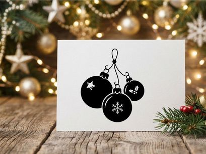 Hiasan natal menggantung di tali untuk dekorasi hari raya
