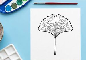 Ilustrasi daun Ginkgo menampilkan dedaunan kipas yang detail. Gambar botani artistik menekankan simetri alami dan garis-garis halus.