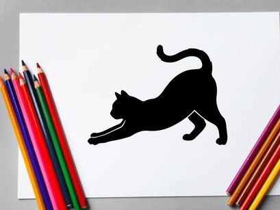 Silhouette kucing hitam sedang meregang di atas latar belakang putih