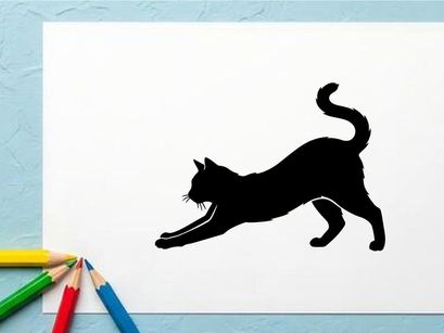 Silhouette Kucing Hitam yang Sedang Merenggangkan Badan di Latar Belakang Putih