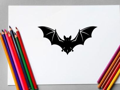 Silhouette eines Fledermaus mit ausgebreiteten Flügeln in Schwarz auf weißem Hintergrund