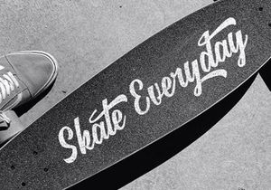 Rategin - Vintage Script Font