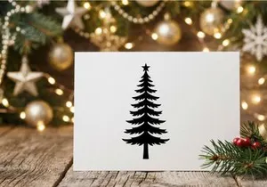 Siluet pohon Natal hitam dengan hiasan puncak bintang terisolasi di latar belakang putih.