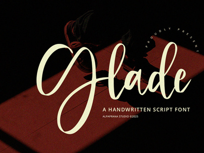 Glade - Handwritten Font