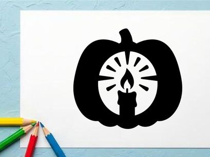 Silhouette labu dengan lilin di dalamnya untuk dekorasi Halloween