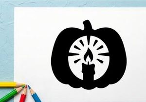 Silhouette labu dengan lilin di dalamnya untuk dekorasi Halloween