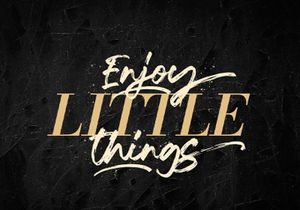 Ramez - Textured Brush Font