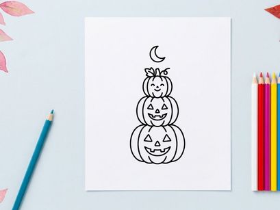 Família de abóboras de Halloween com rostos sorridentes empilhadas. Trio de abóboras de jack-o'-lantern fofas celebrando a estação assustadora sob a lua.
