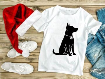 Sitting Dog with Lucky Clover preview picture