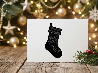 Silueta de calcetín navideño negro con textura de punto de cable aislado sobre fondo blanco
