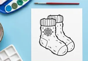 Handgezeichnete weiße gestrickte Weihnachts-Babyschuhe mit Schneeflocken-Stickerei an den Zehen