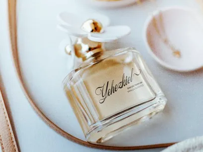 Yureika Glasious | Classic Elegant Script
