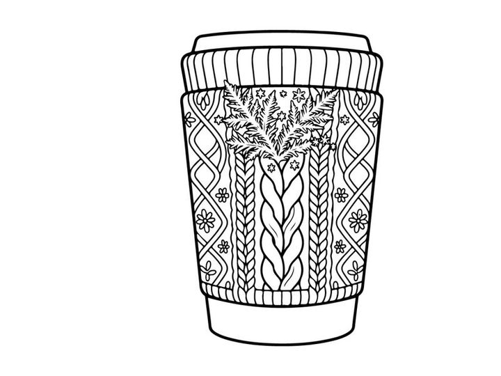 Elegant diamond-pattern glass tumbler isolated for festive holiday drinkware design