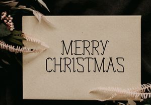 Holly Curves - Christmas Display Font