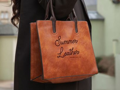 Holany Calira | Monoline Script